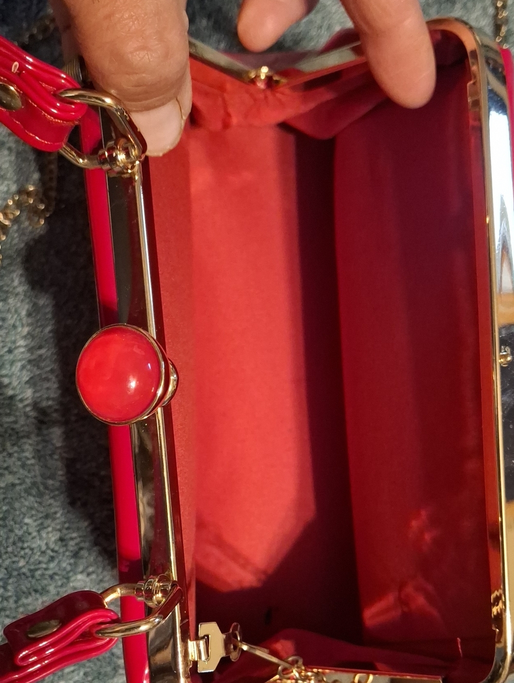 Vintage-Style Glossy Red Patent Faux LeatheRed Patent Frame-Top Women’s Handbag - Picture 3 of 6